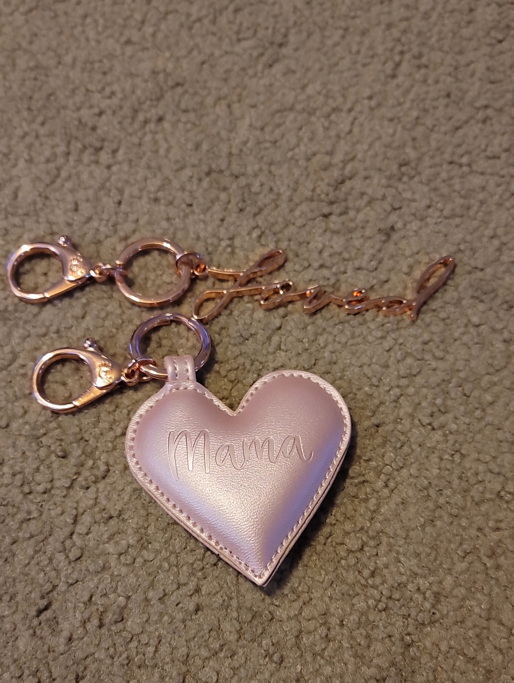 Itzy Ritzy Mama Heart & Loved Keychain in Pink/Rose Gold